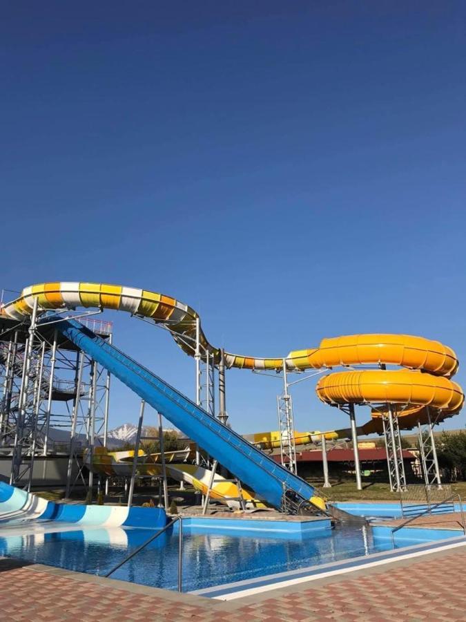 Apartmany Holiday Tatralandia Liptovsky Mikulas Bagian luar foto